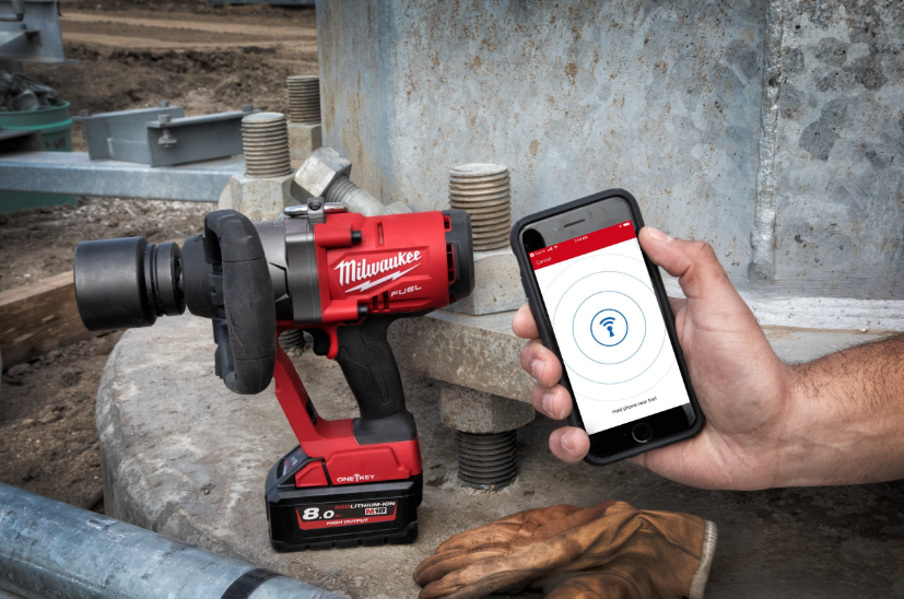 M18 FUEL™ ONE-KEY™ 1″ high torque impact wrench with friction ring | BCZA