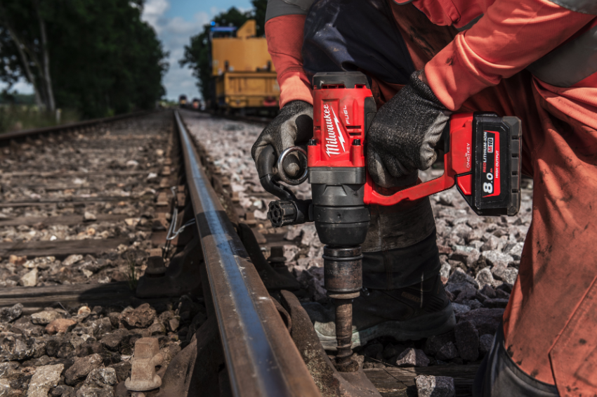 M18 FUEL™ ONE-KEY™ 1″ high torque impact wrench with friction ring | BCZA