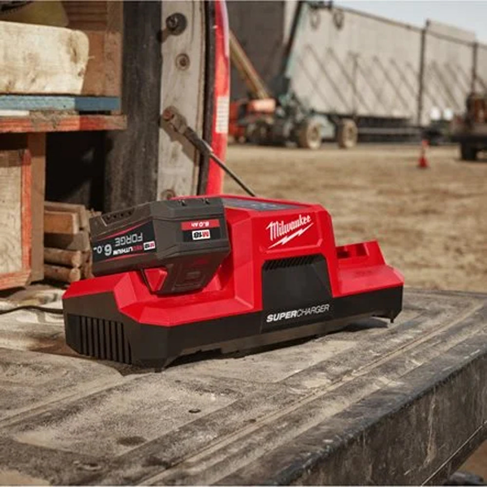 M18™ dual bay super charger | M18 DBSC | 4932492531