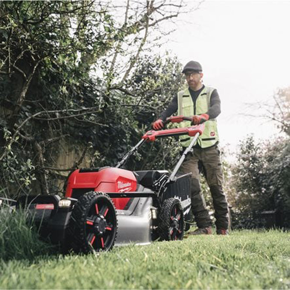 M18 FUEL™ dual battery self-propelled lawn mower 53 cm | M18 F2LM53-0 | 4933479584
