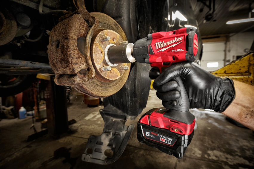 M18 FUEL™ ½″ mid-torque impact wrench with friction ring | BCZA