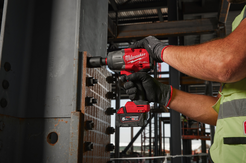 M18 FUEL™ ½″ high torque impact wrench with friction ring | BCZA