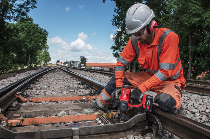 M18 FUEL™ ONE-KEY™ 1″ high torque impact wrench with friction ring | BCZA